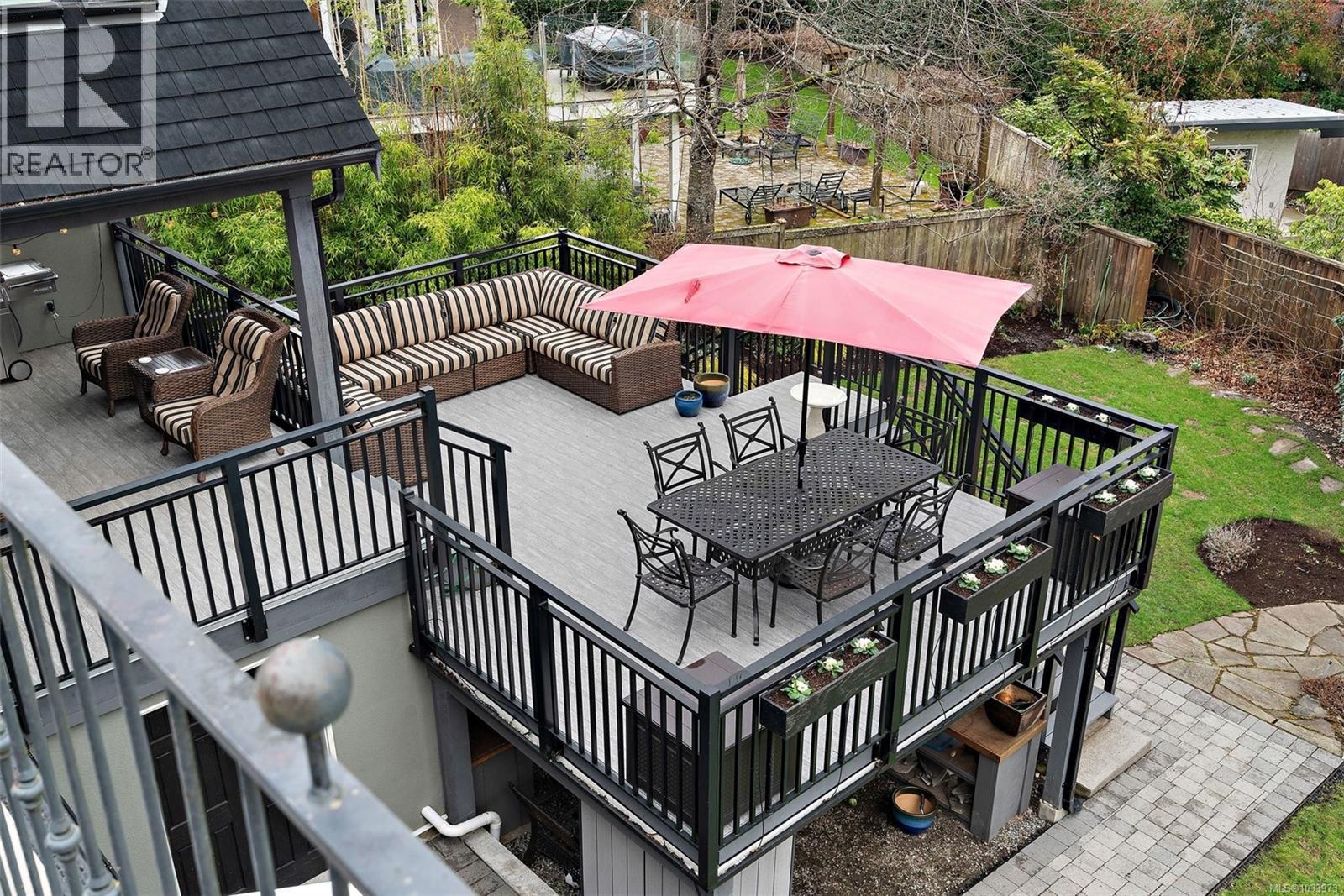 995 Terrace Ave, Victoria