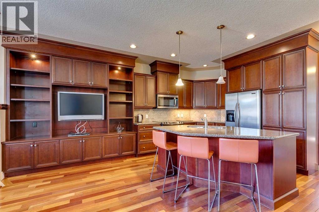 446 18 Avenue NE — photo 7