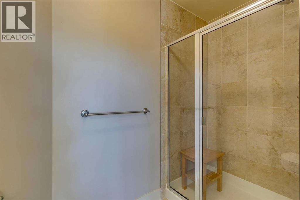446 18 Avenue NE — photo 26