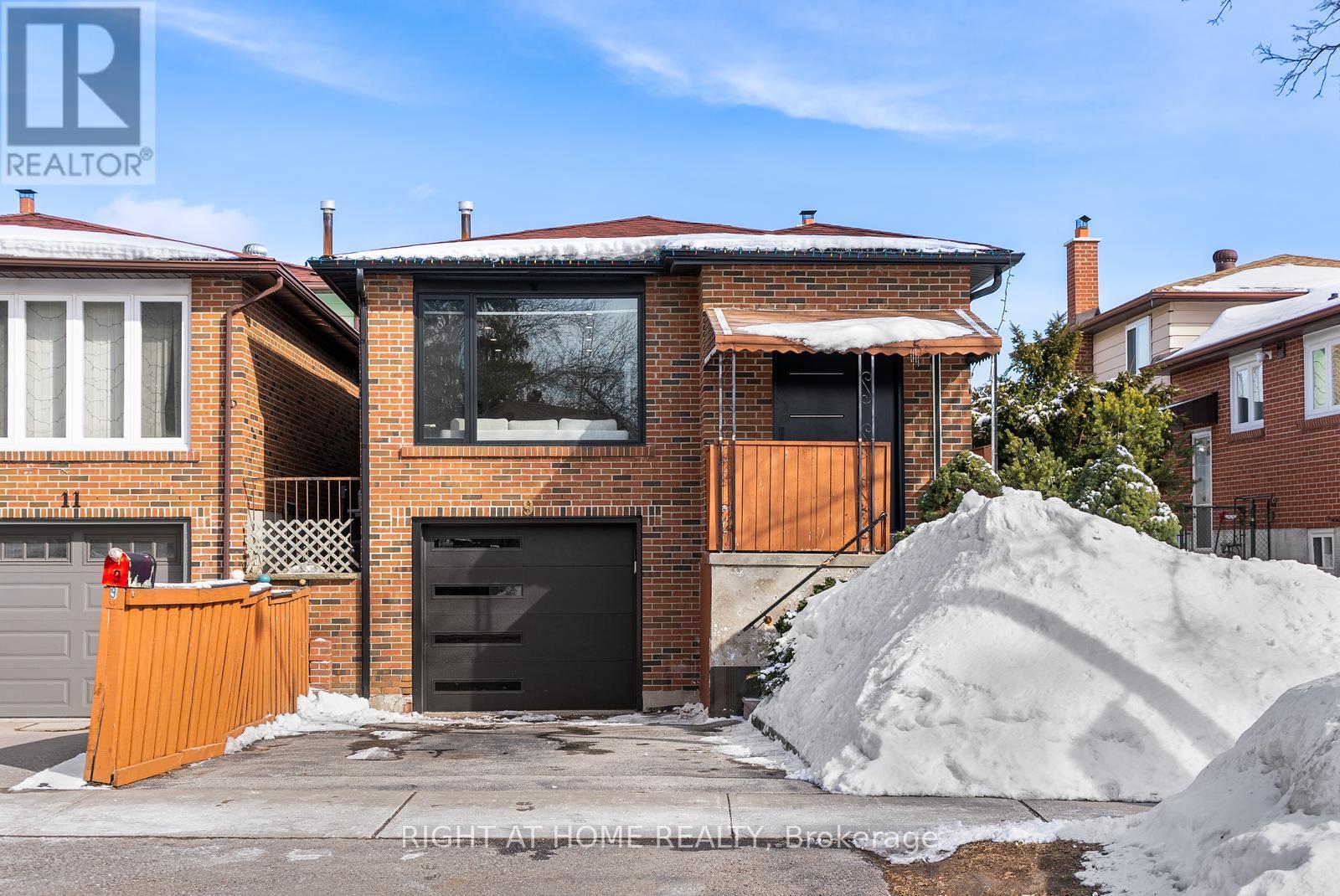 9 THISTLEWAITE CRESCENT - Image 2