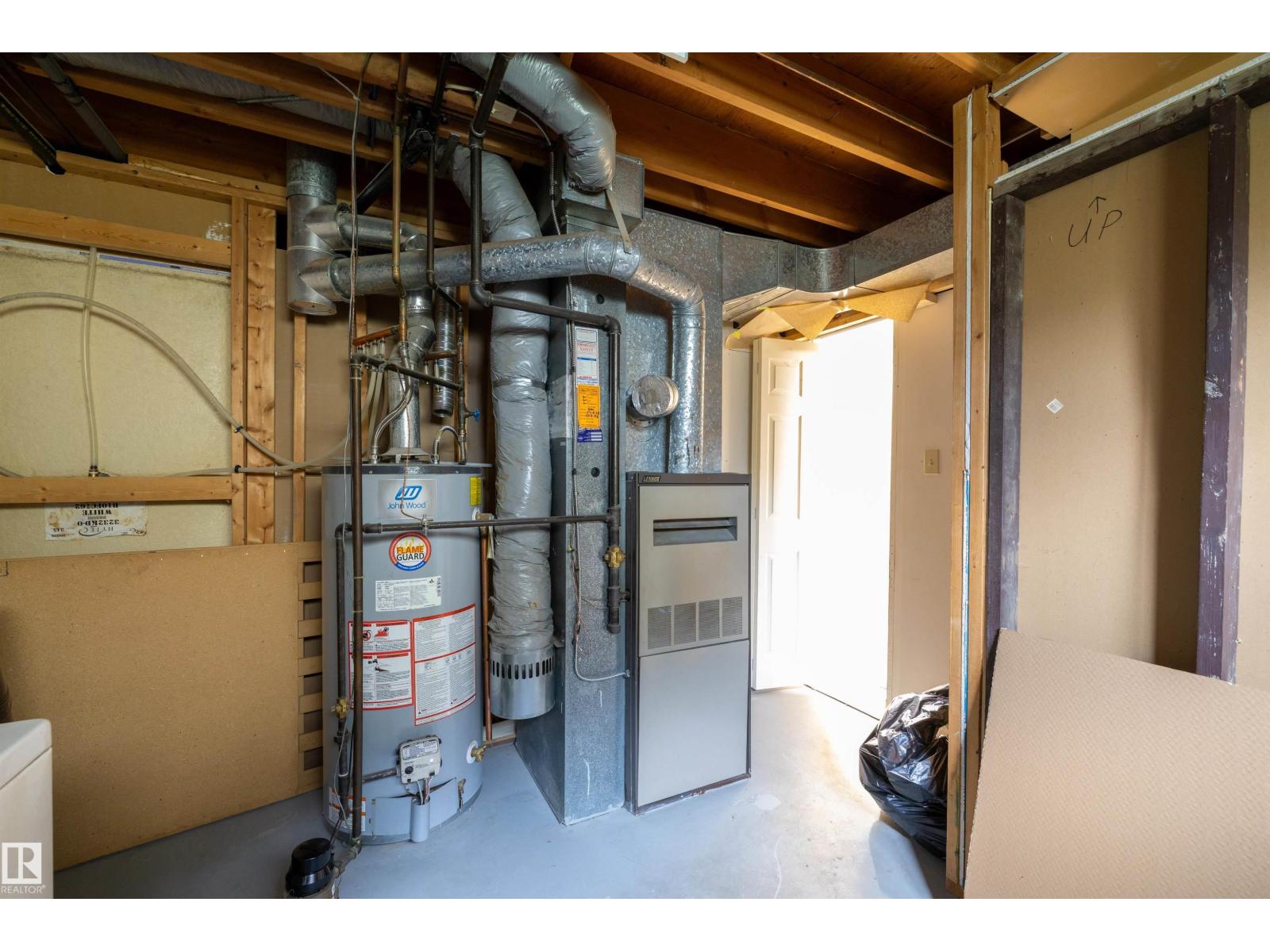 3620 42A AV NW - 38