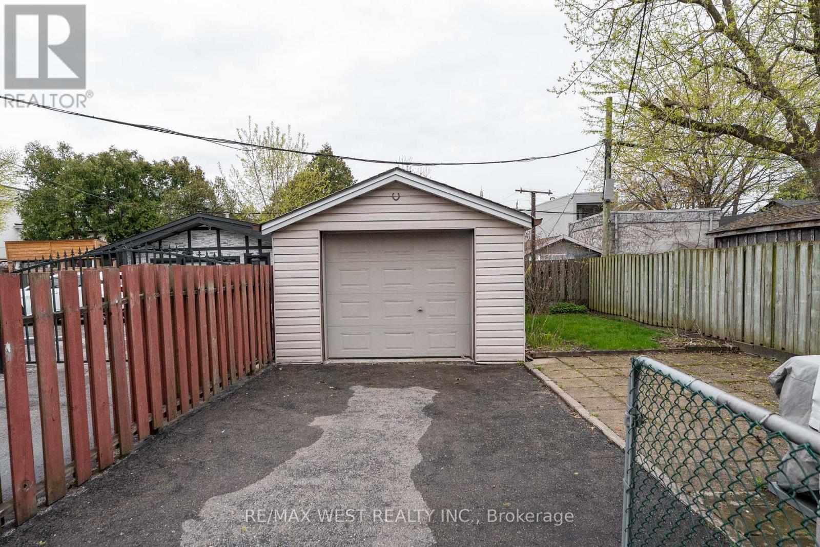 675 DURIE STREET - 38