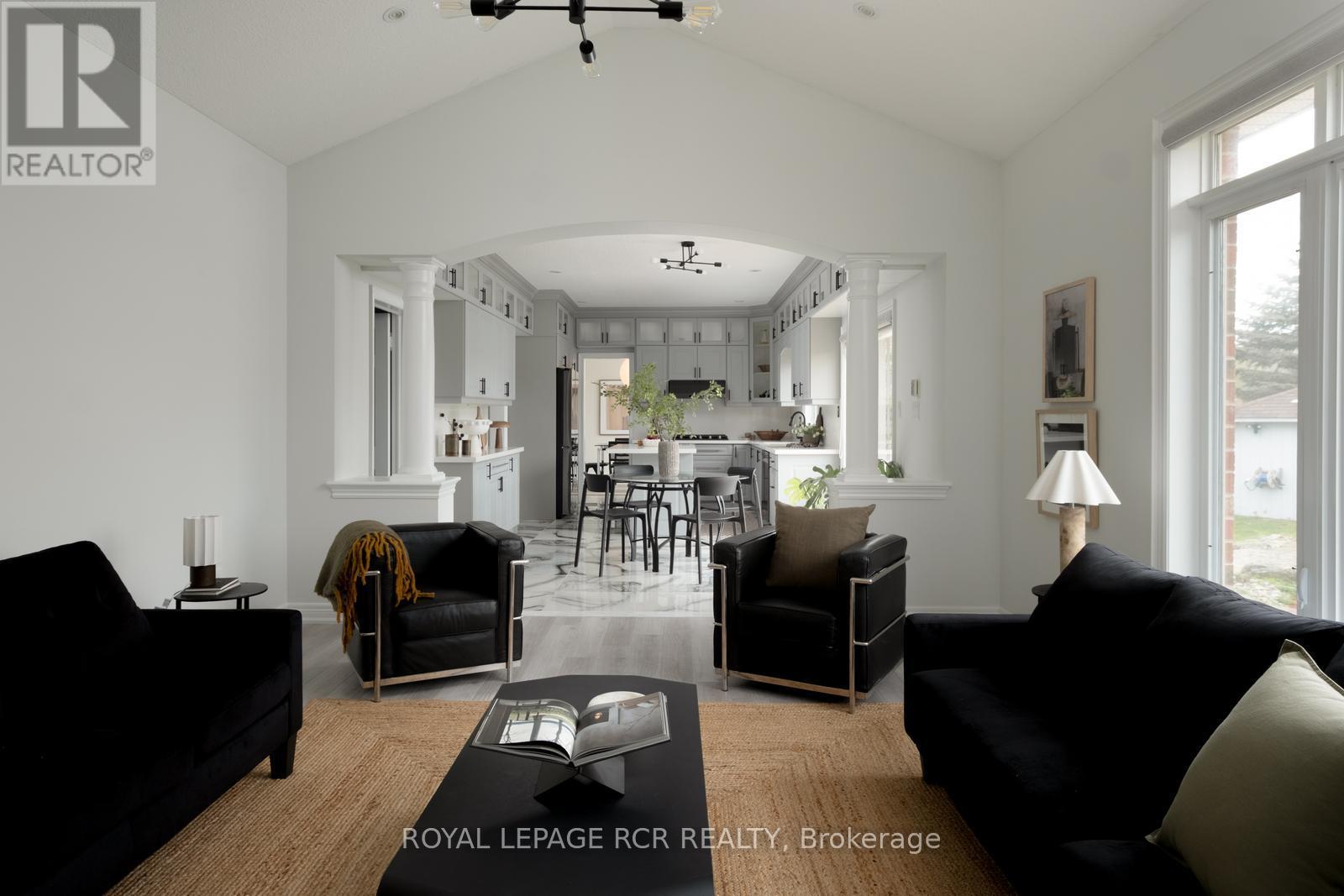 18 LEENDERS LANE - 16