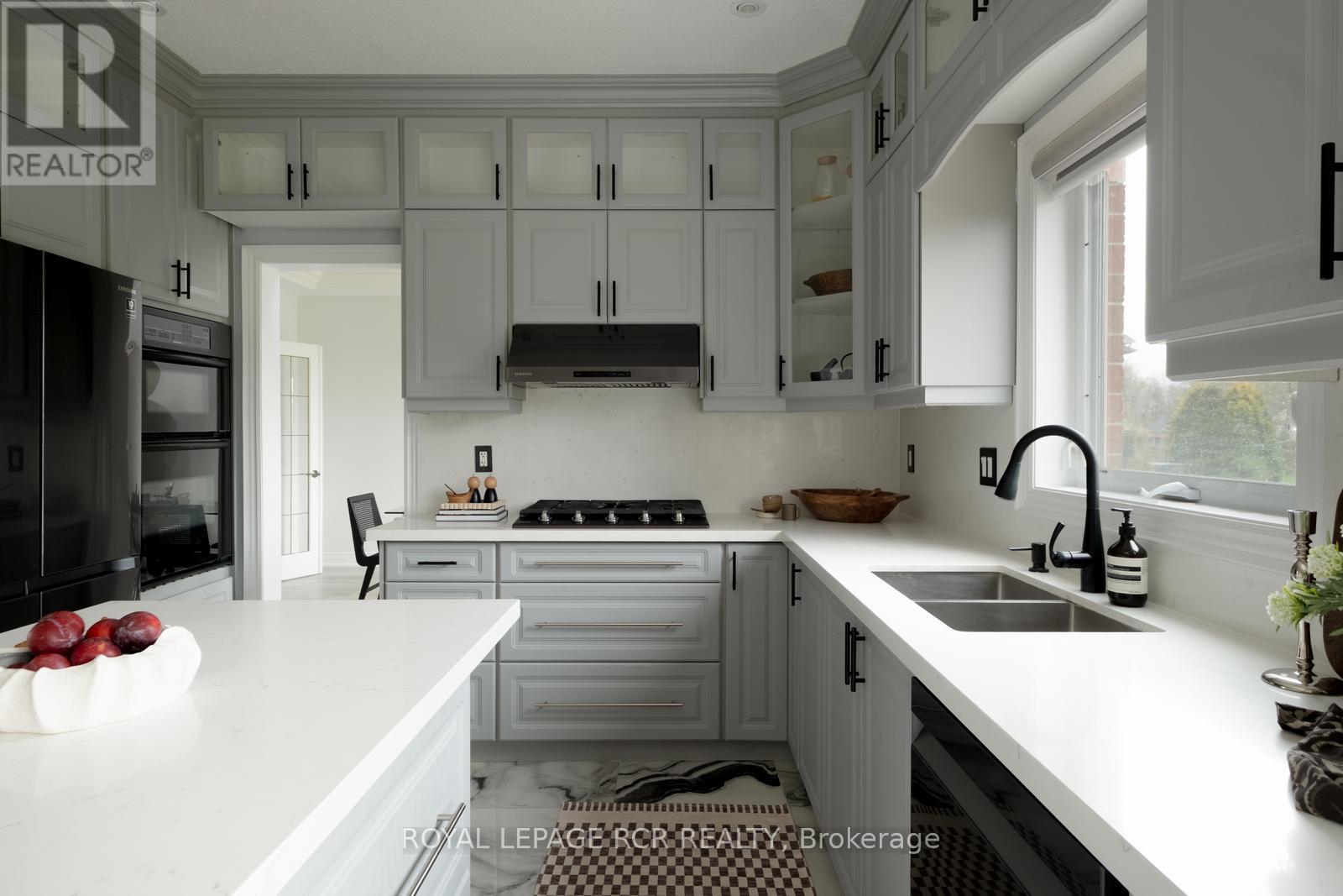 18 LEENDERS LANE - 21