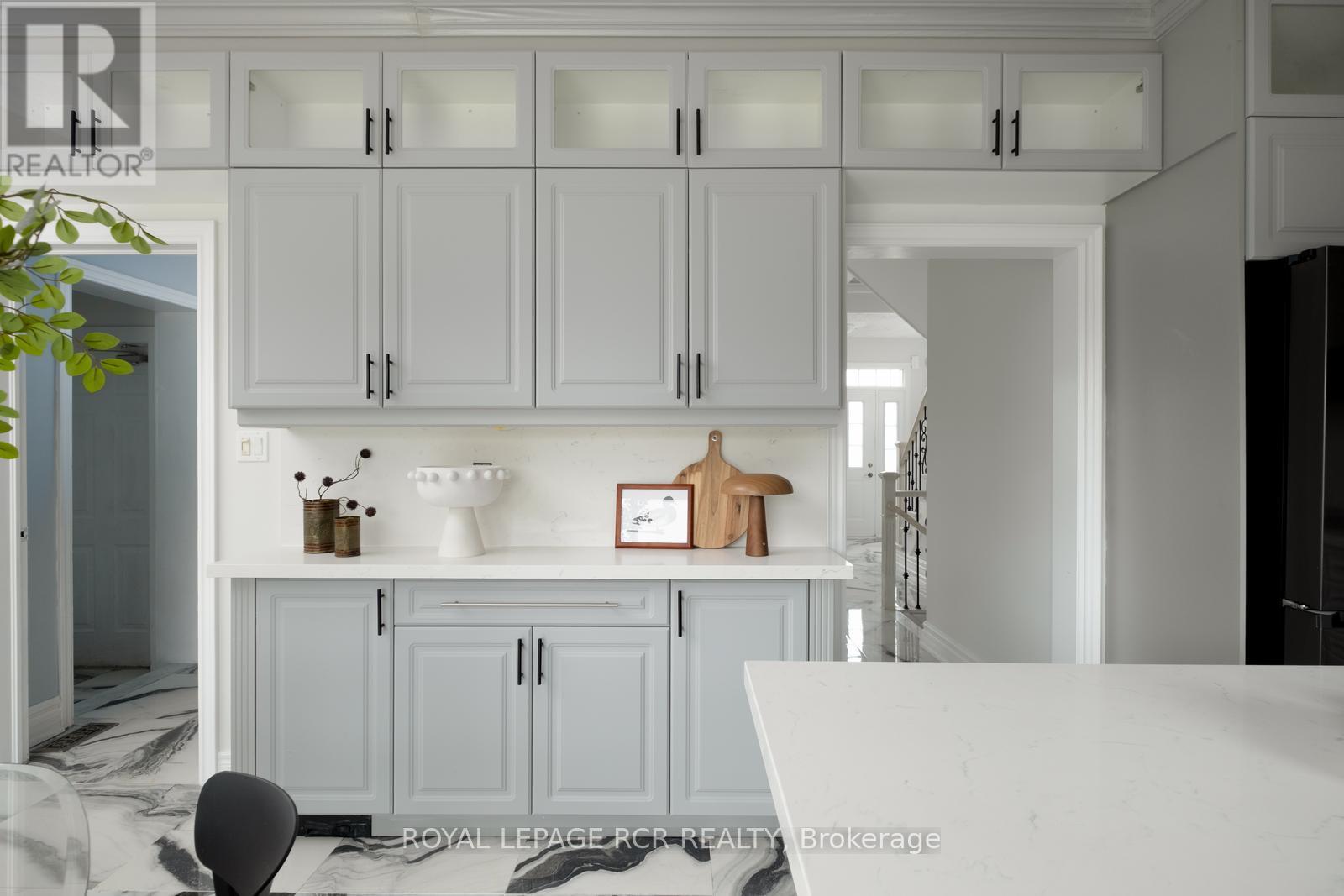 18 LEENDERS LANE - 22