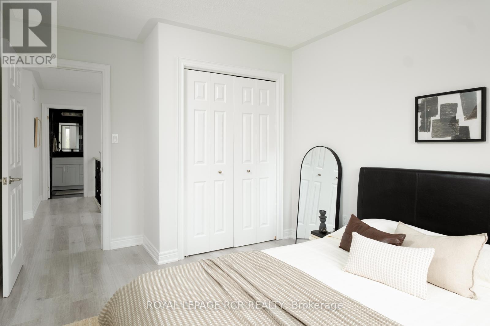 18 LEENDERS LANE - 32