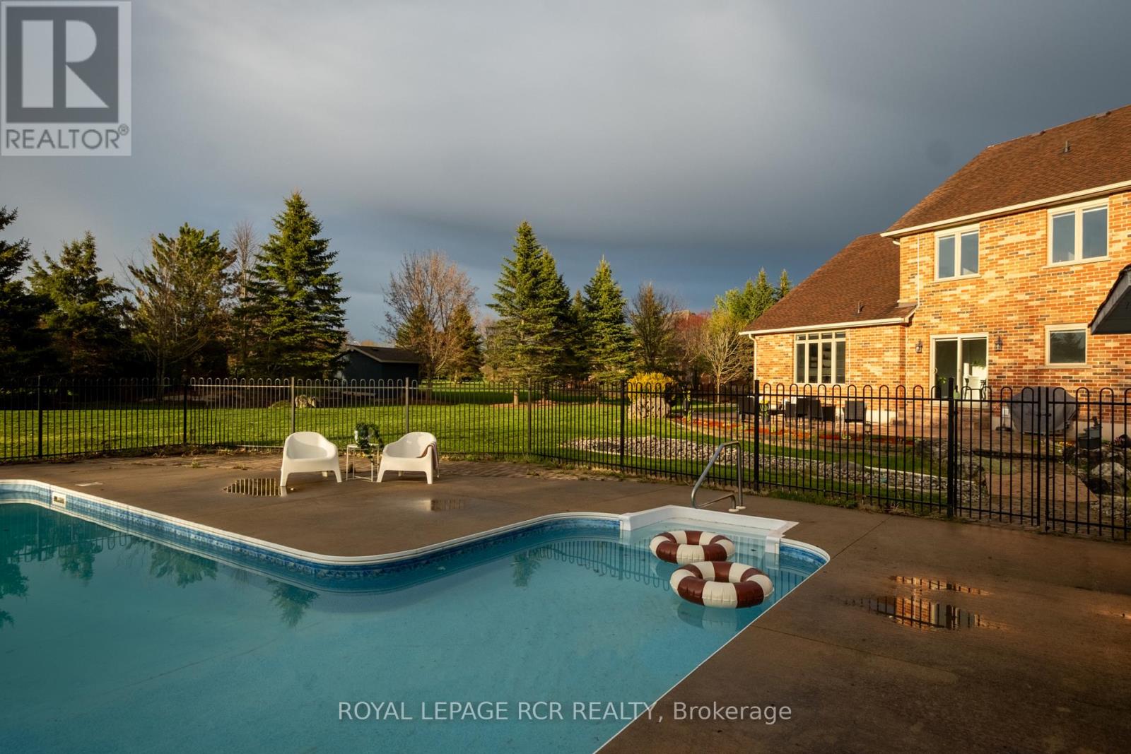 18 LEENDERS LANE - 41