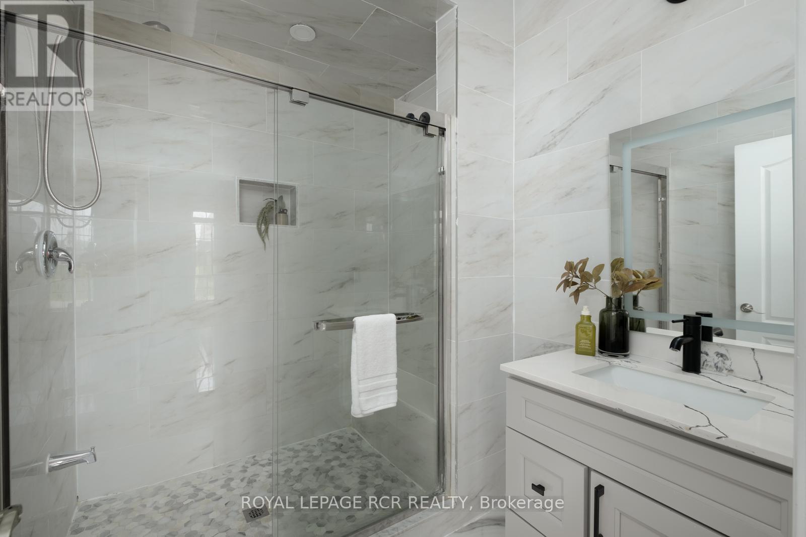 18 LEENDERS LANE - 45