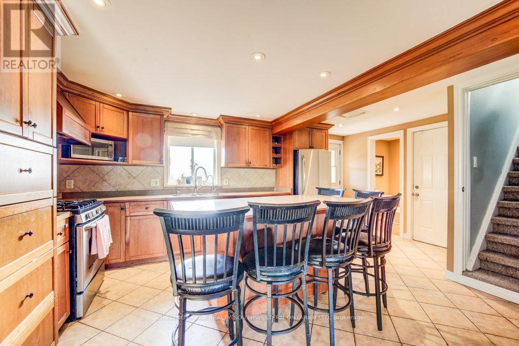 2310 FOUNTAIN STREET N - 11