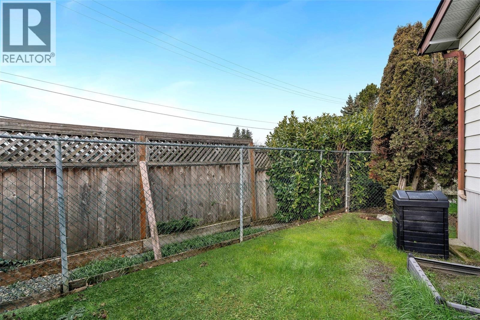 #3 158 Cooper Rd - 26