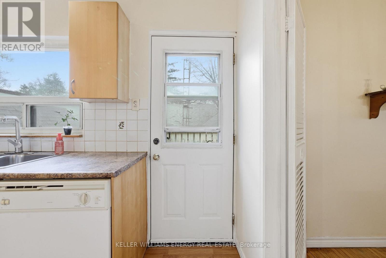 42 OAKLEY BOULEVARD - 5