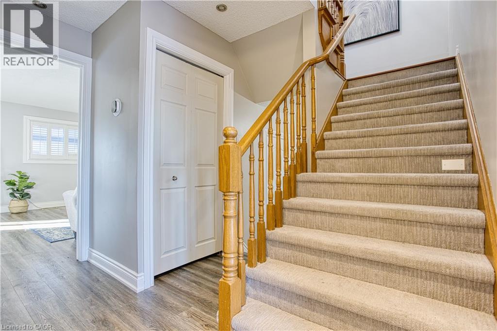 39 REGIS Court, Stoney Creek, Ontario, L8E4M8 — Photo 17