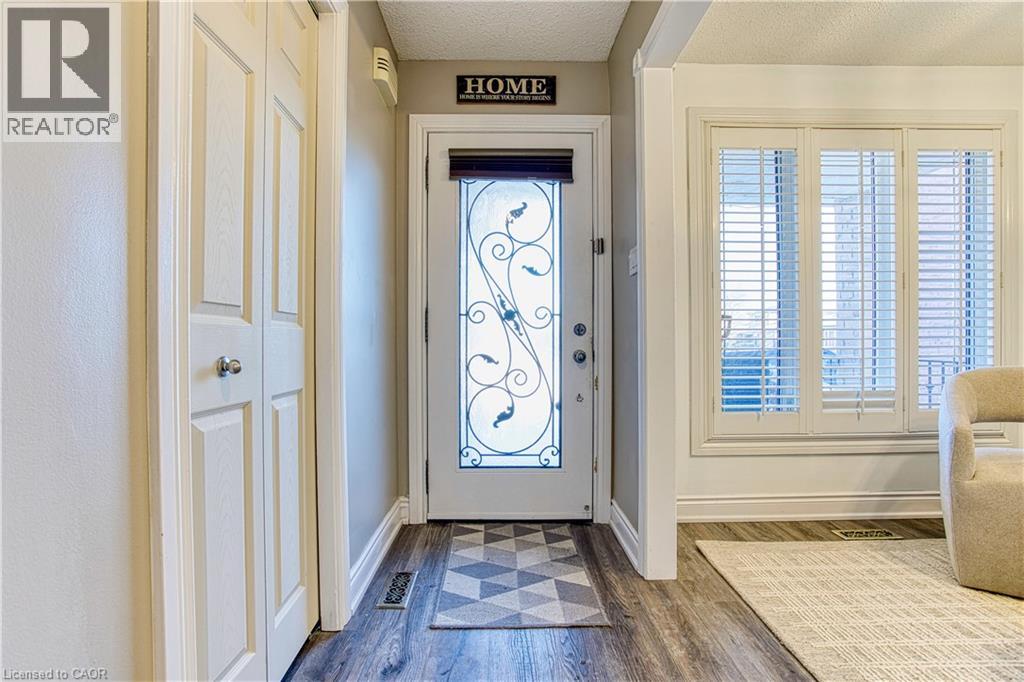 39 REGIS Court, Stoney Creek, Ontario, L8E4M8 — Photo 3