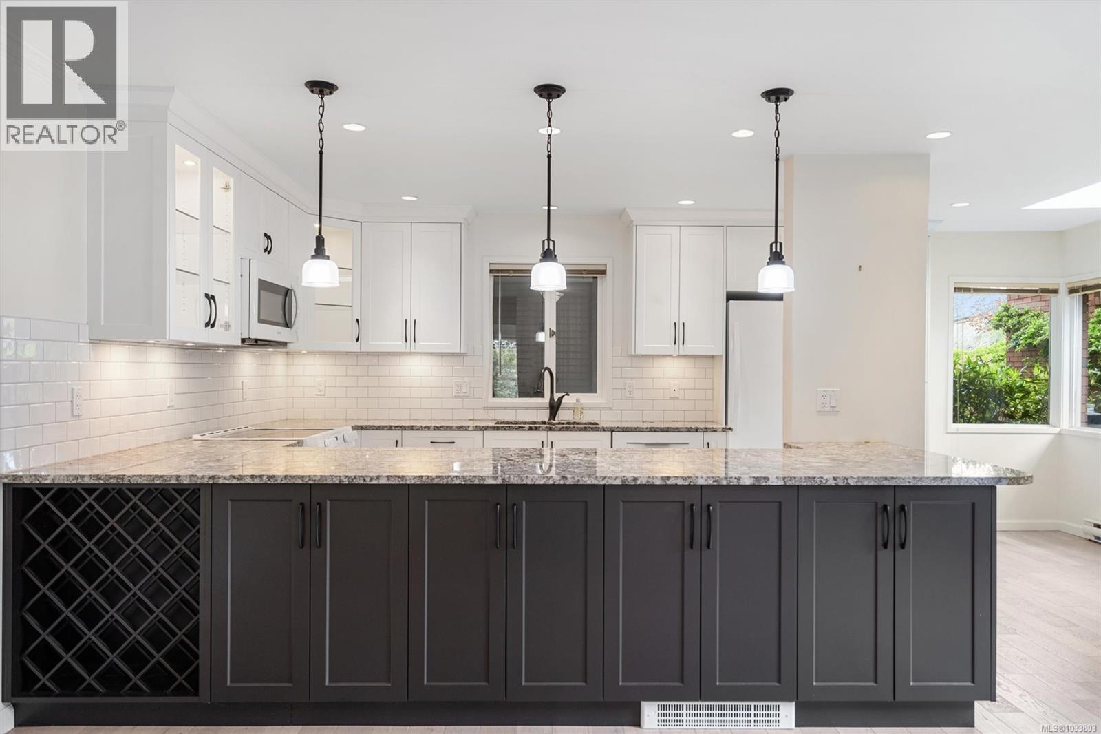 118 2345 Cedar Hill Cross Road, Oak Bay