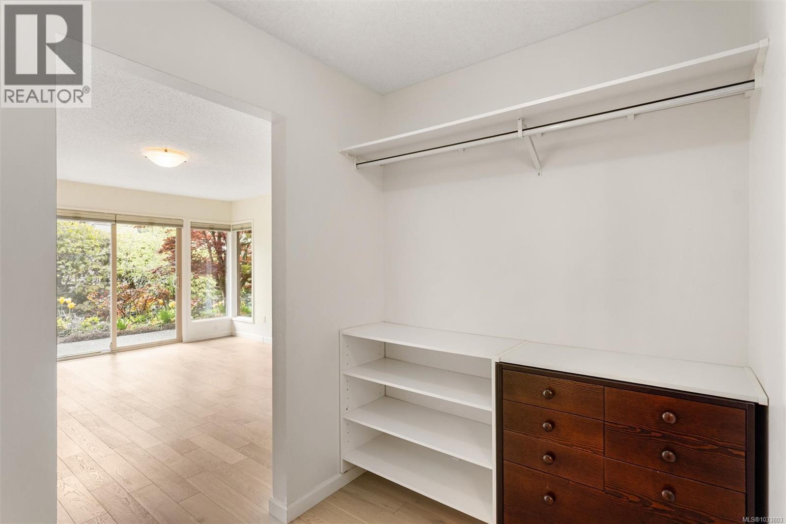 118 2345 Cedar Hill Cross Road, Oak Bay