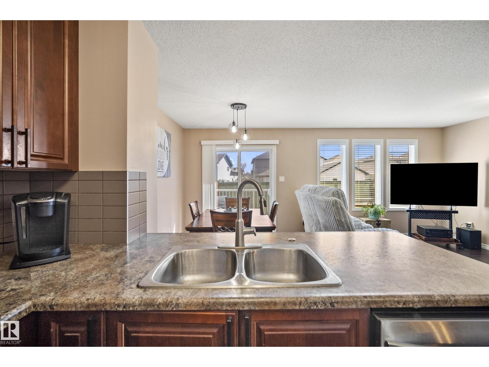 #9 9231 213 ST NW - 6