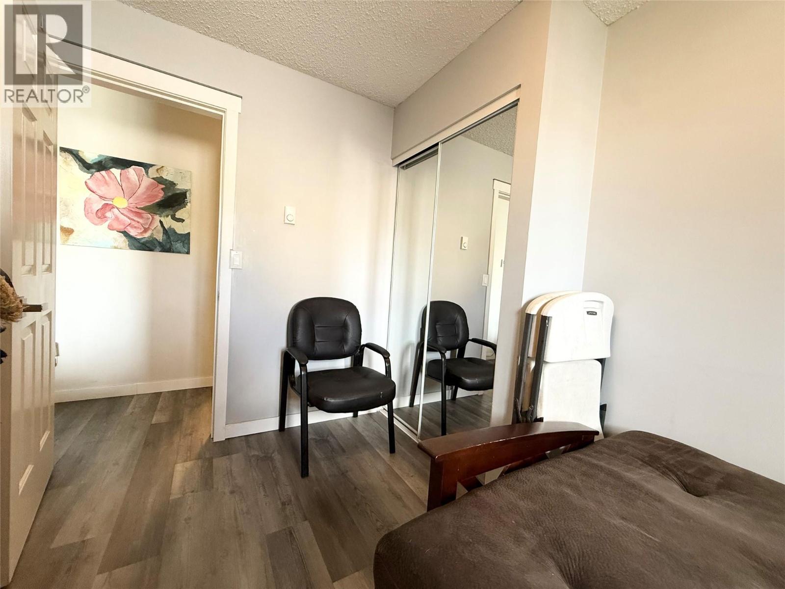 #108 1703 MENZIES Street - 22