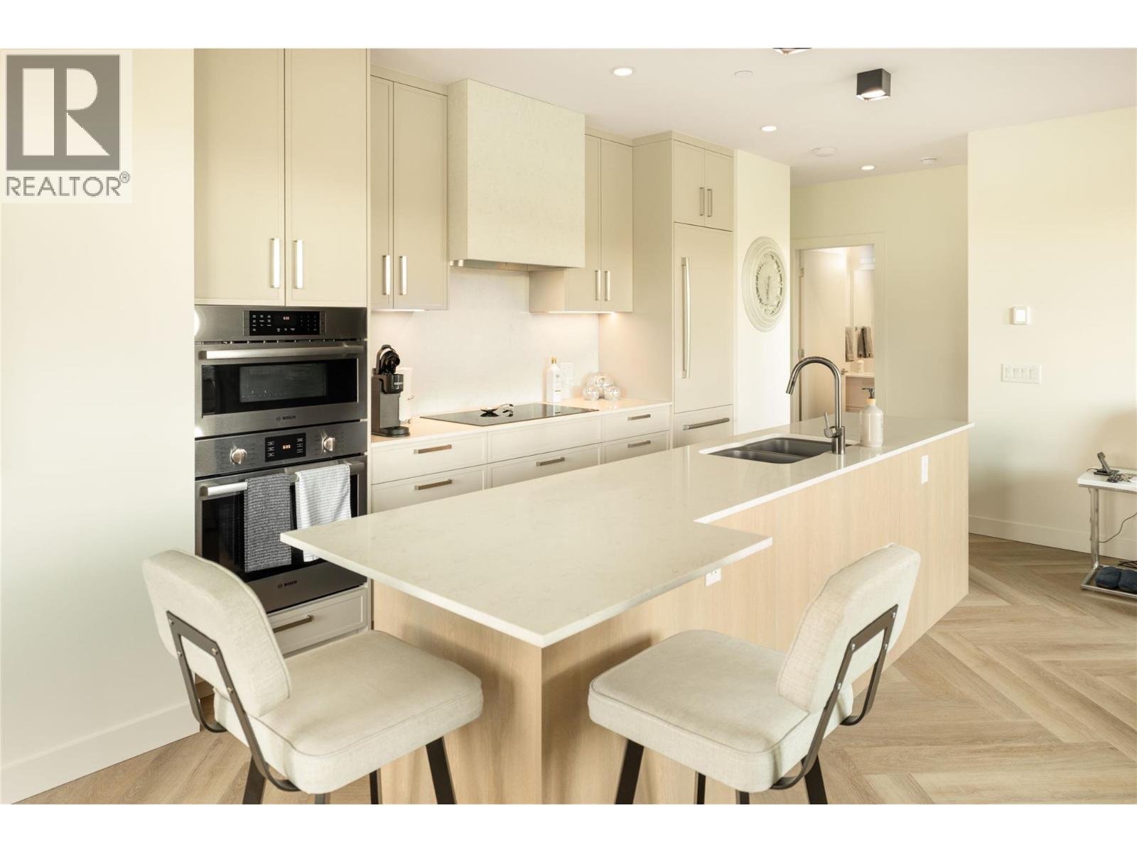 #411-3340 Lakeshore Road, Kelowna
