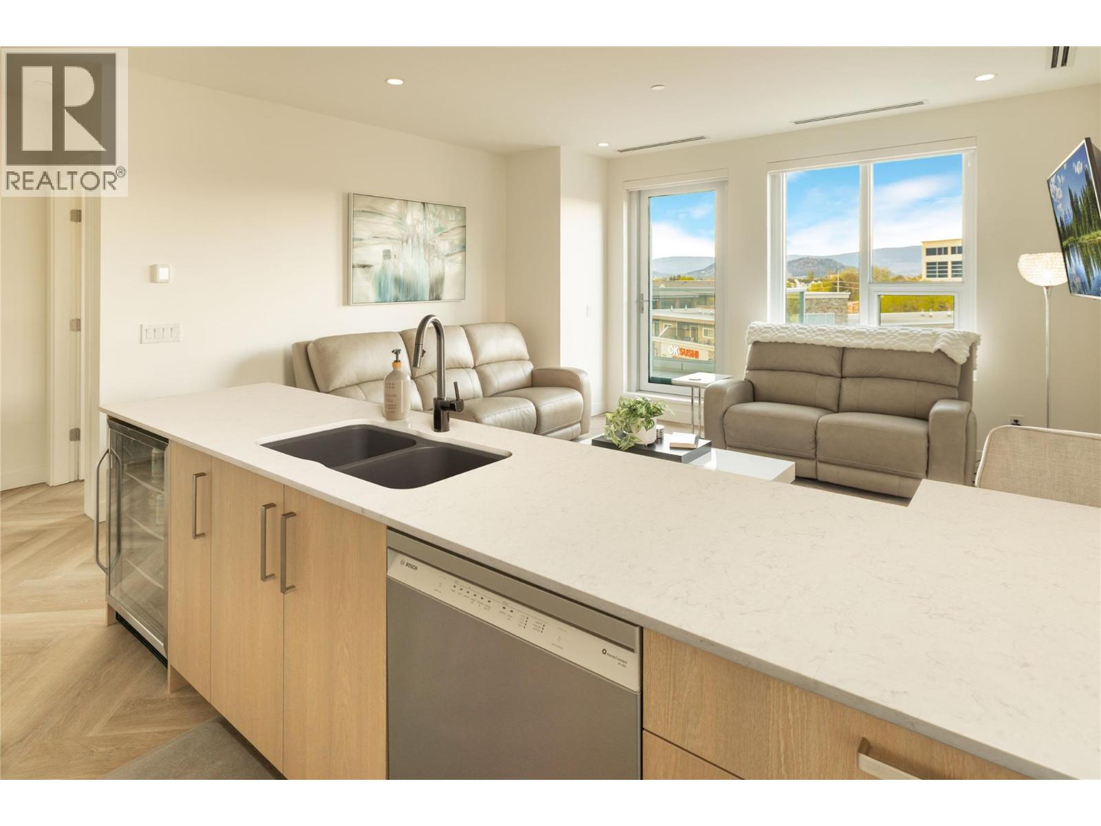#411 3340 Lakeshore Road - 3