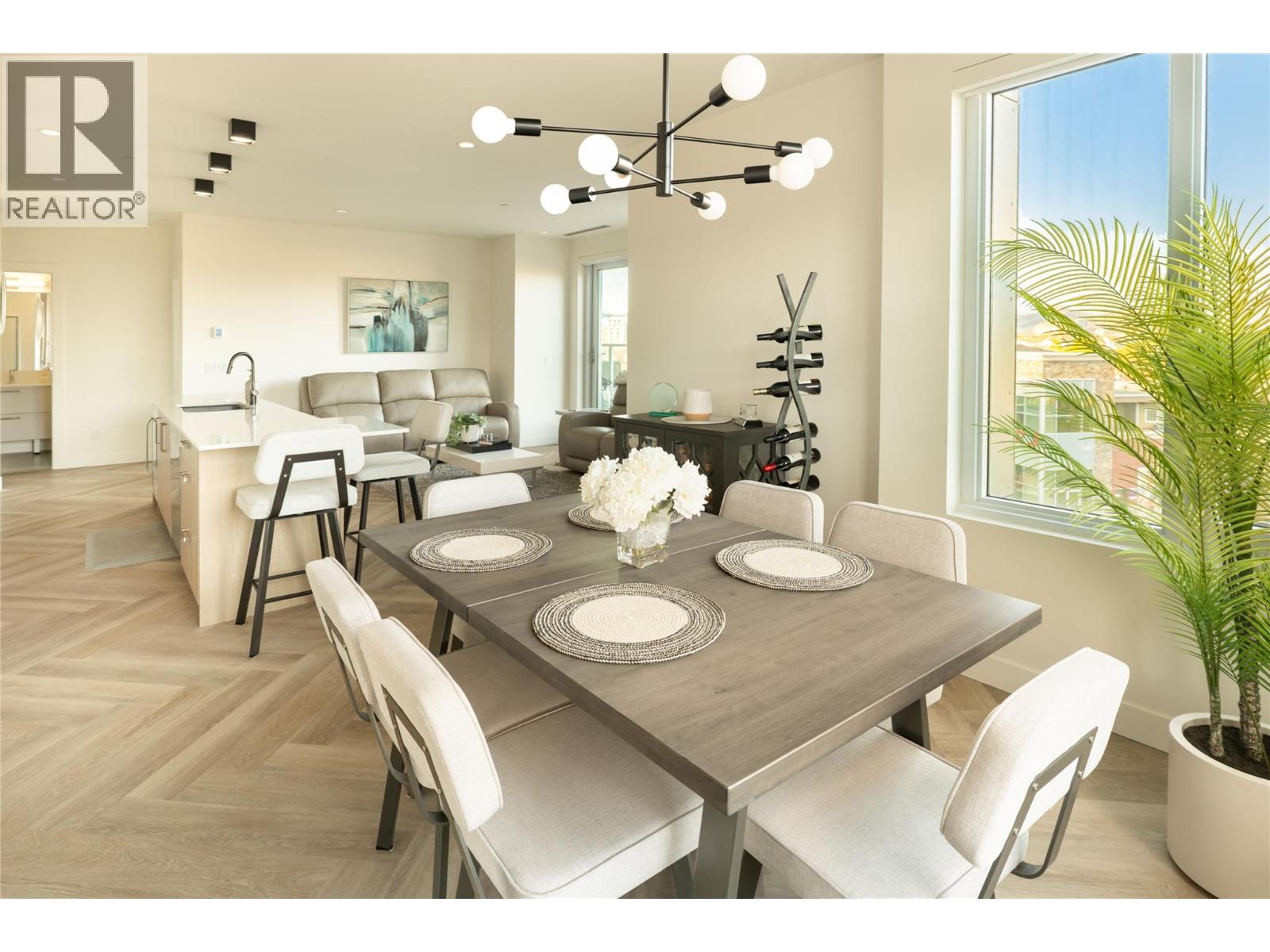 #411 3340 Lakeshore Road - 18