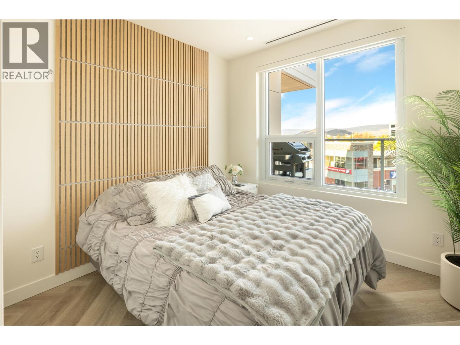 #411 3340 Lakeshore Road - 13