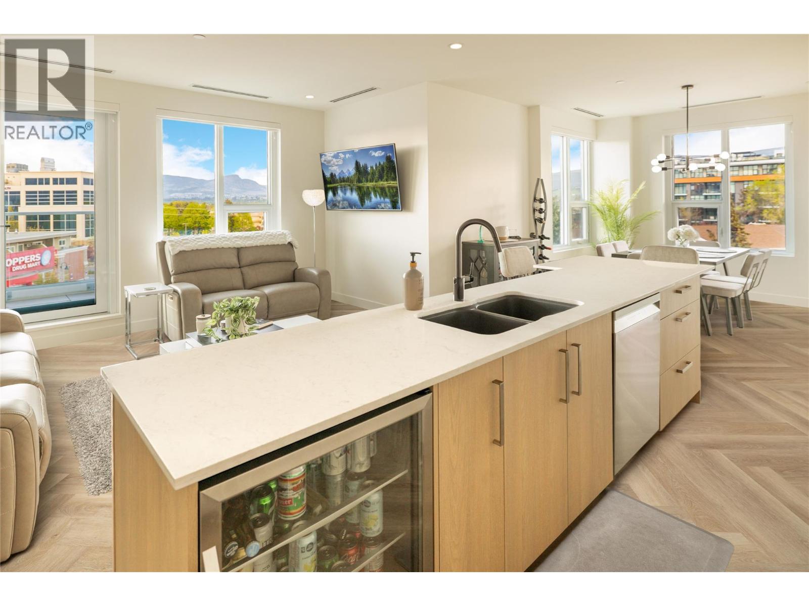 #411 3340 Lakeshore Road - 2