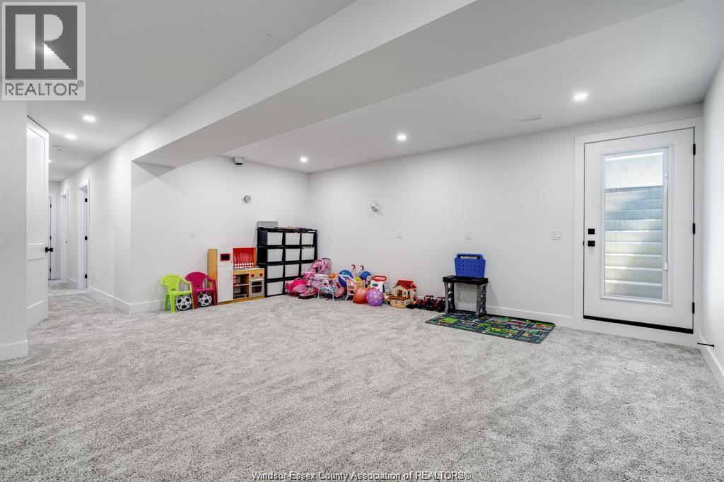 6 HEATHVIEW TRAIL - 33