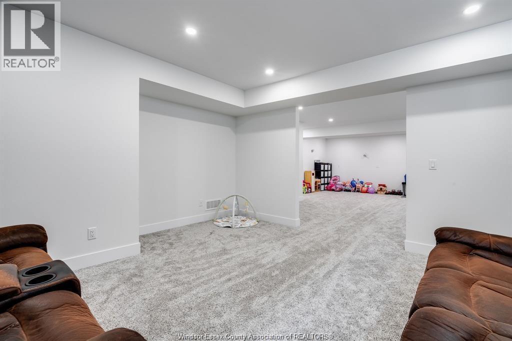 6 HEATHVIEW TRAIL - 36