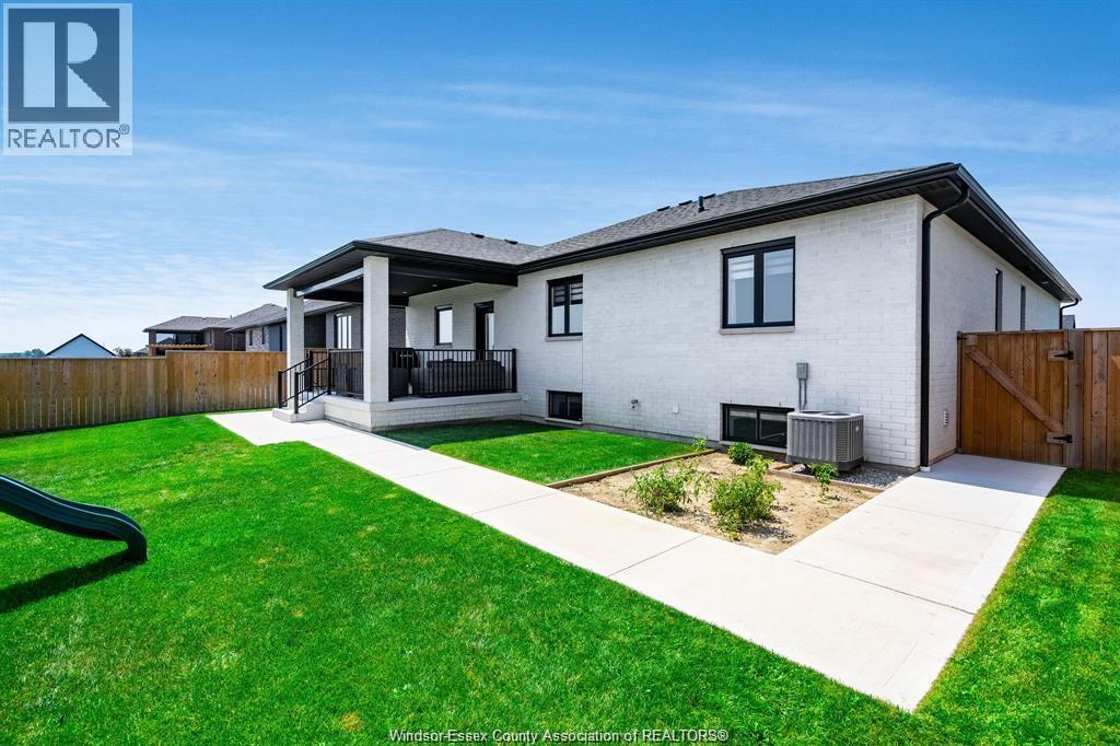 6 HEATHVIEW TRAIL - 48