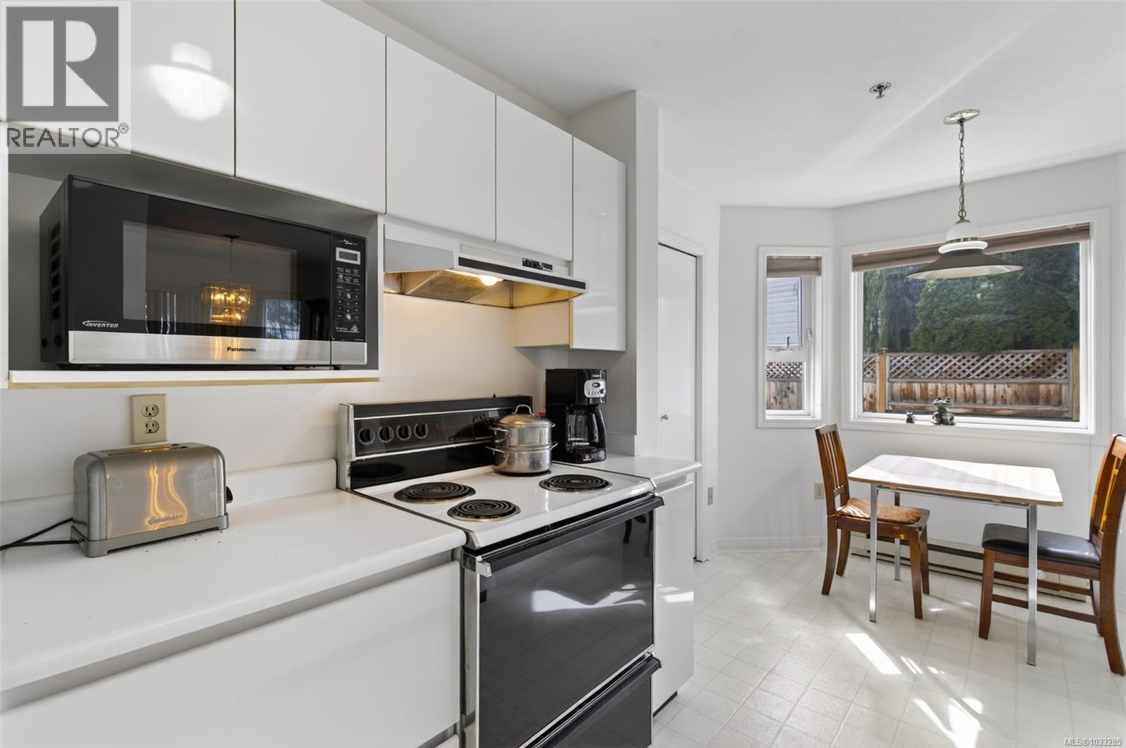 103 1807 Oak Bay Avenue, Victoria