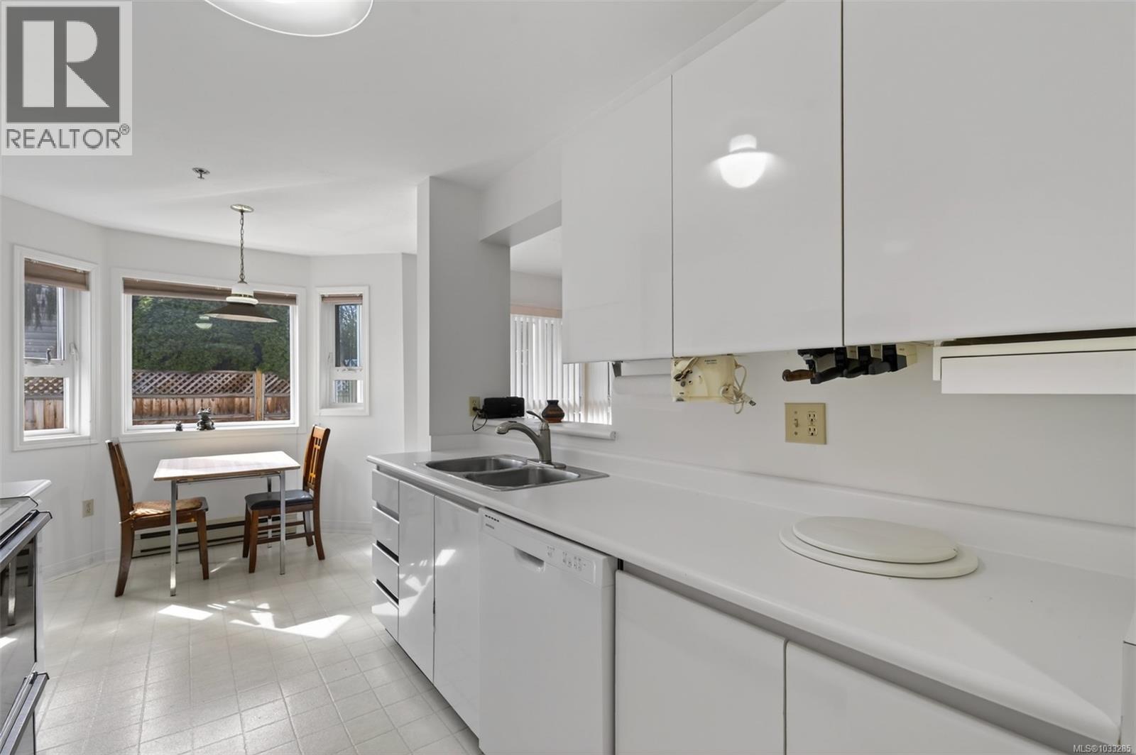 #103 1807 Oak Bay Ave - 16