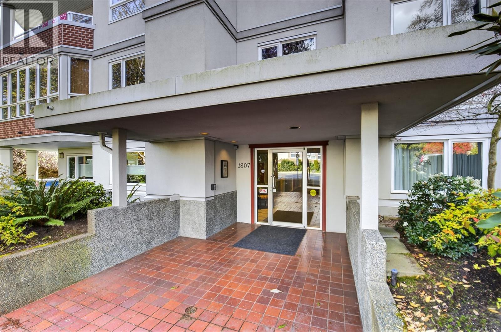 #103 1807 Oak Bay Ave - 4