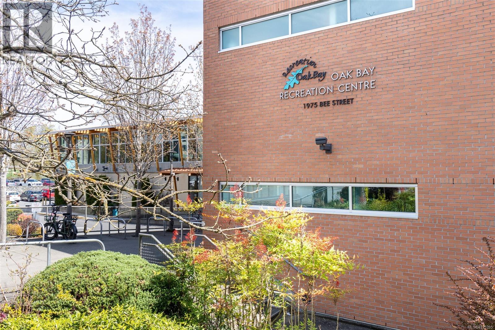 #103 1807 Oak Bay Ave - 33