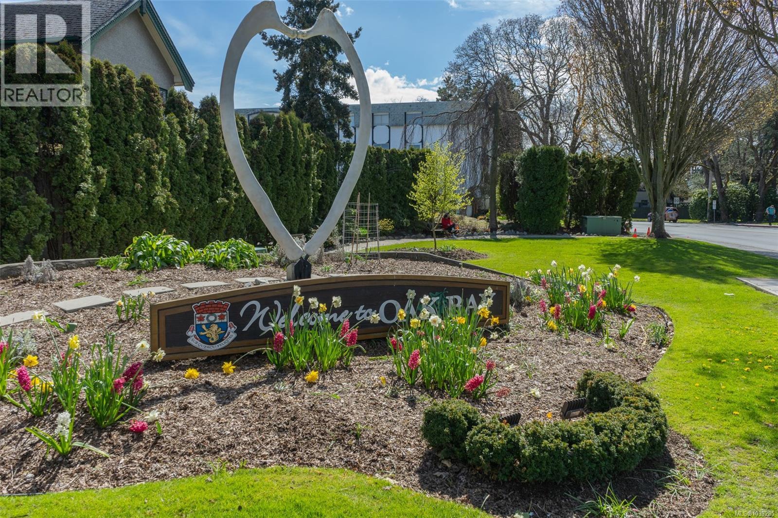 #103 1807 Oak Bay Ave - 32
