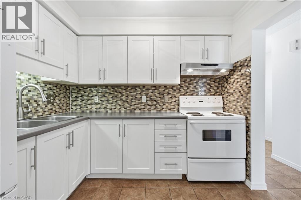 125 SEKURA Crescent Unit# 19, Cambridge, Ontario, N1R8B4 — Photo 9