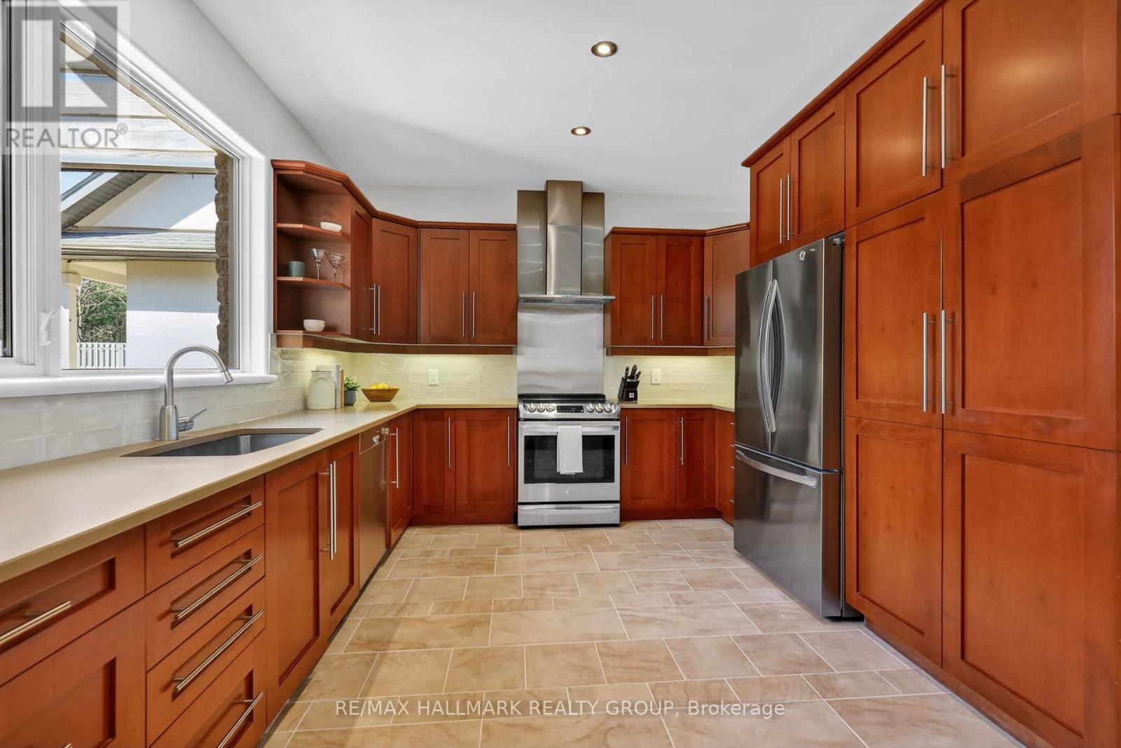 1934 LENESTER AVENUE - 18