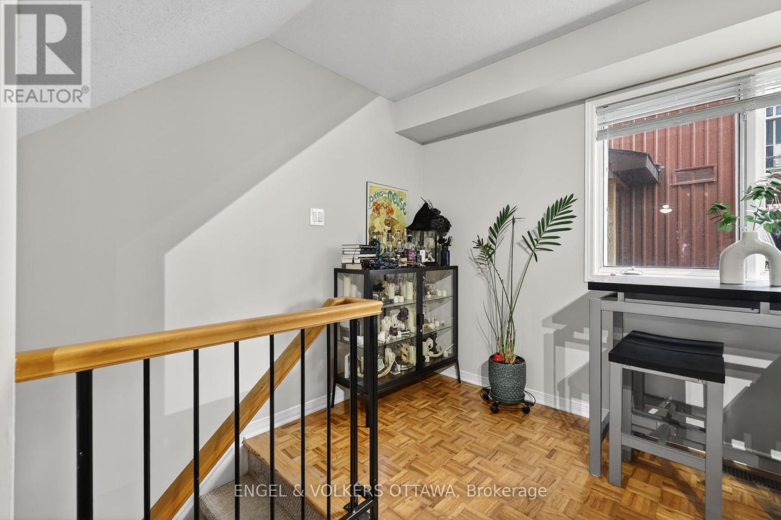 272 KING EDWARD AVENUE - 12