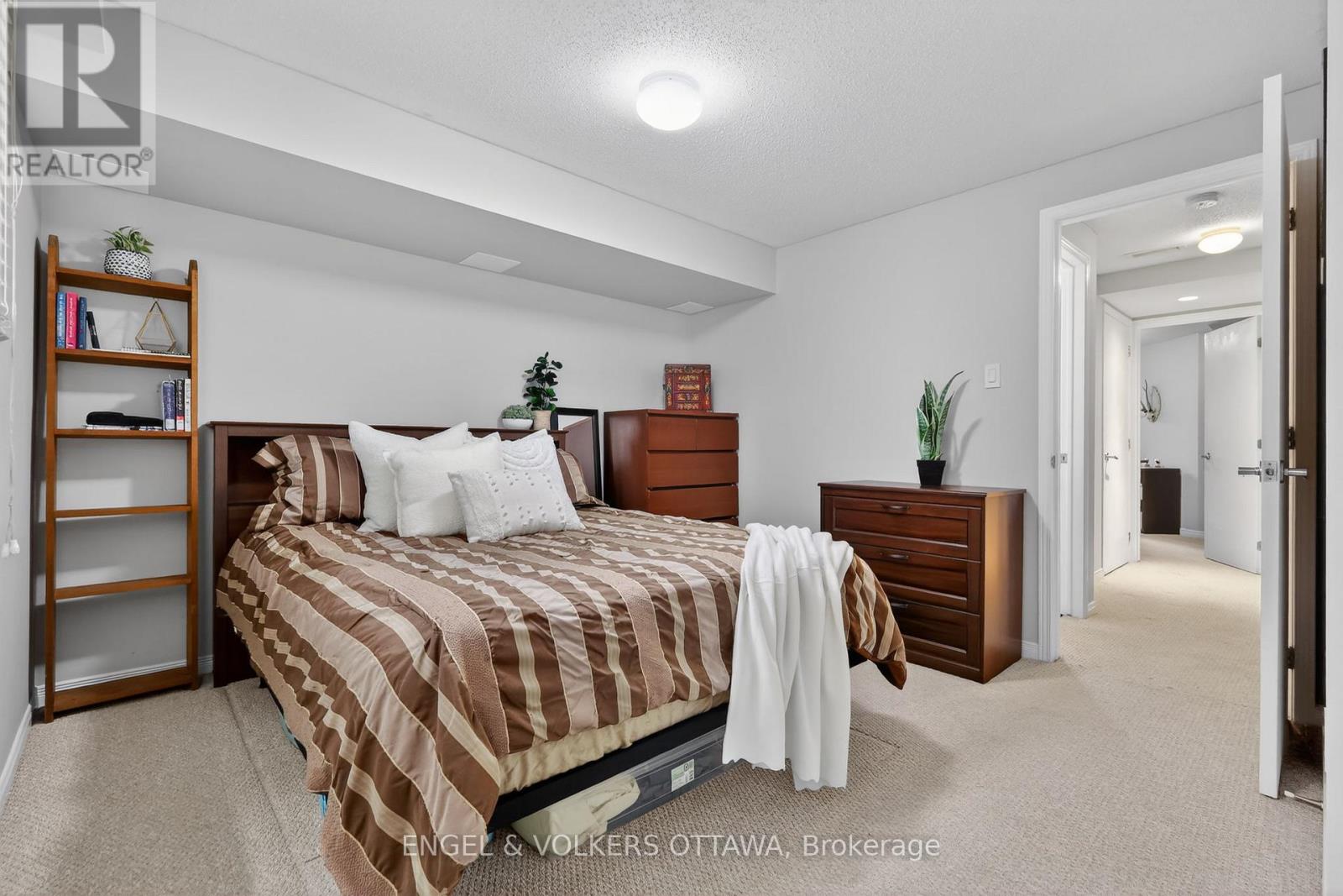 272 KING EDWARD AVENUE - 14