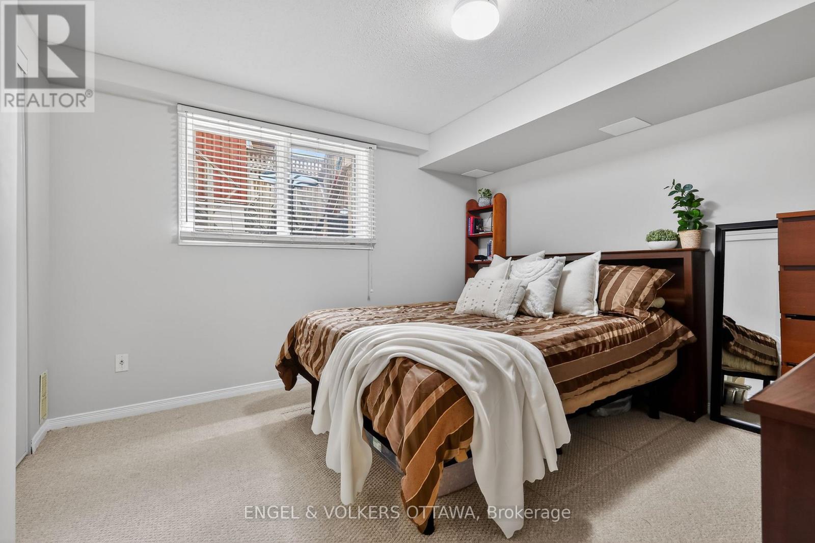 272 KING EDWARD AVENUE - 15