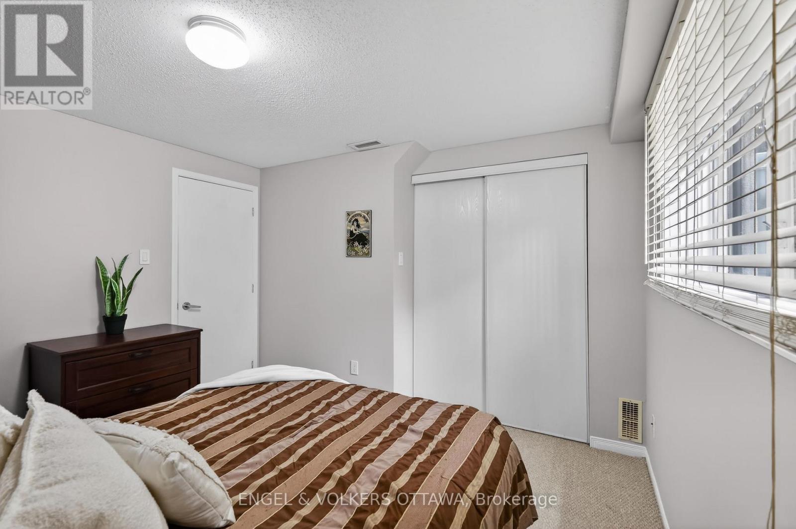 272 KING EDWARD AVENUE - 17