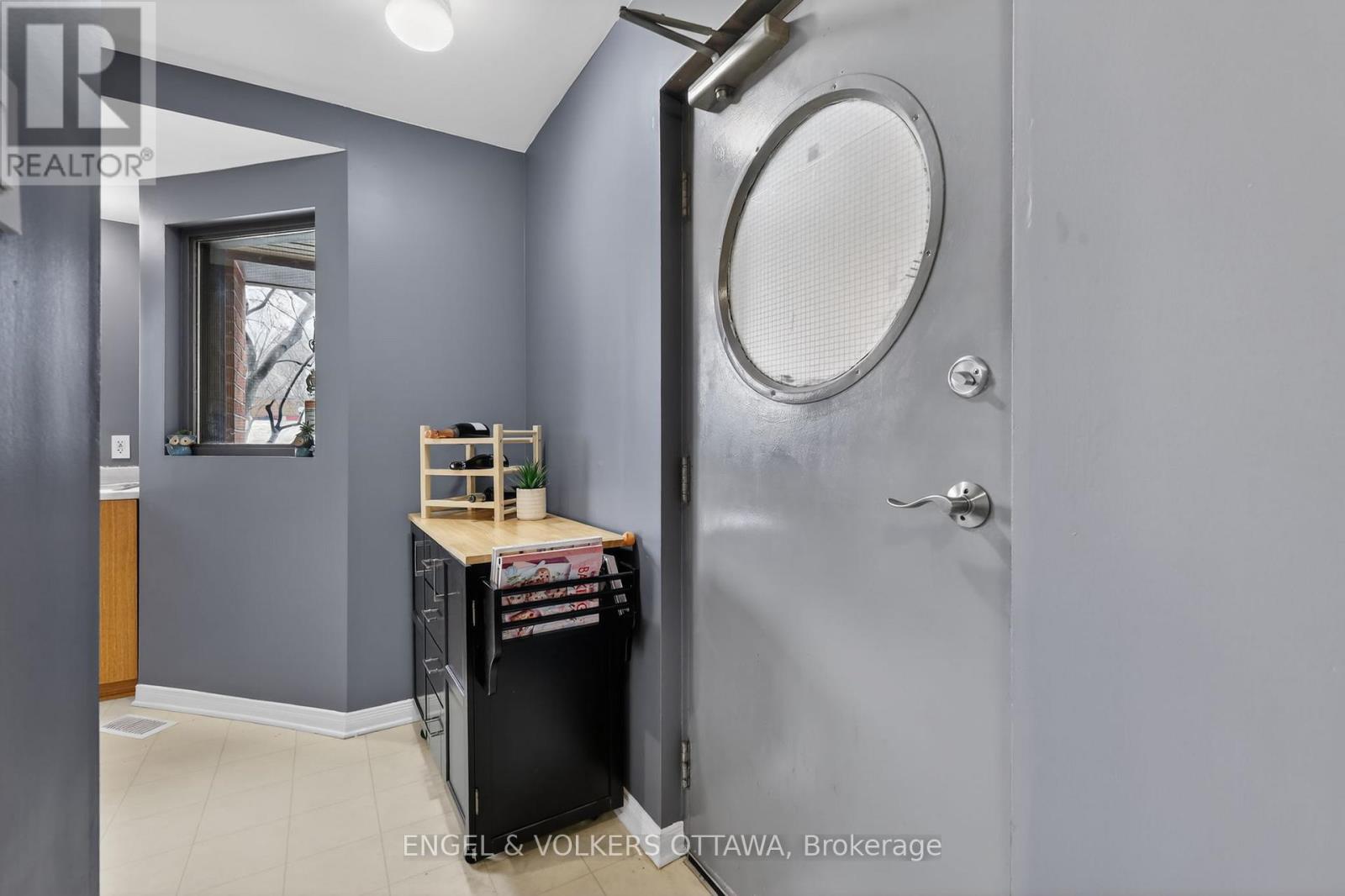 272 KING EDWARD AVENUE - 26