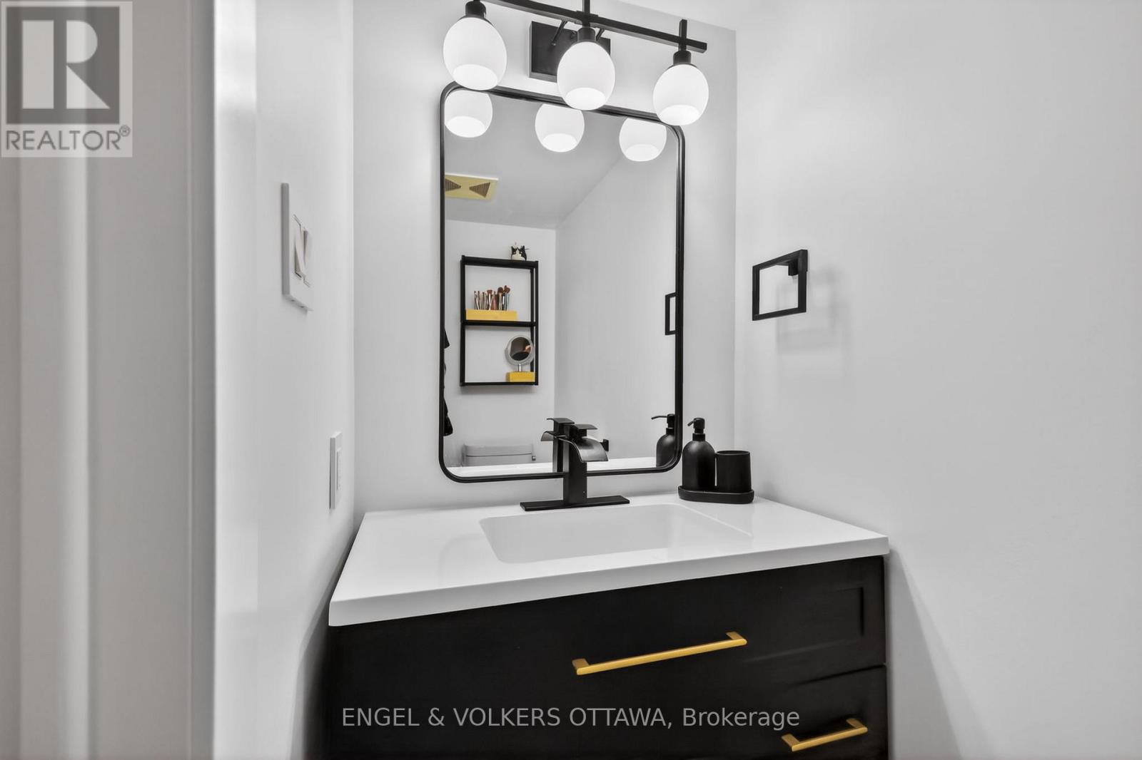 272 KING EDWARD AVENUE - 6