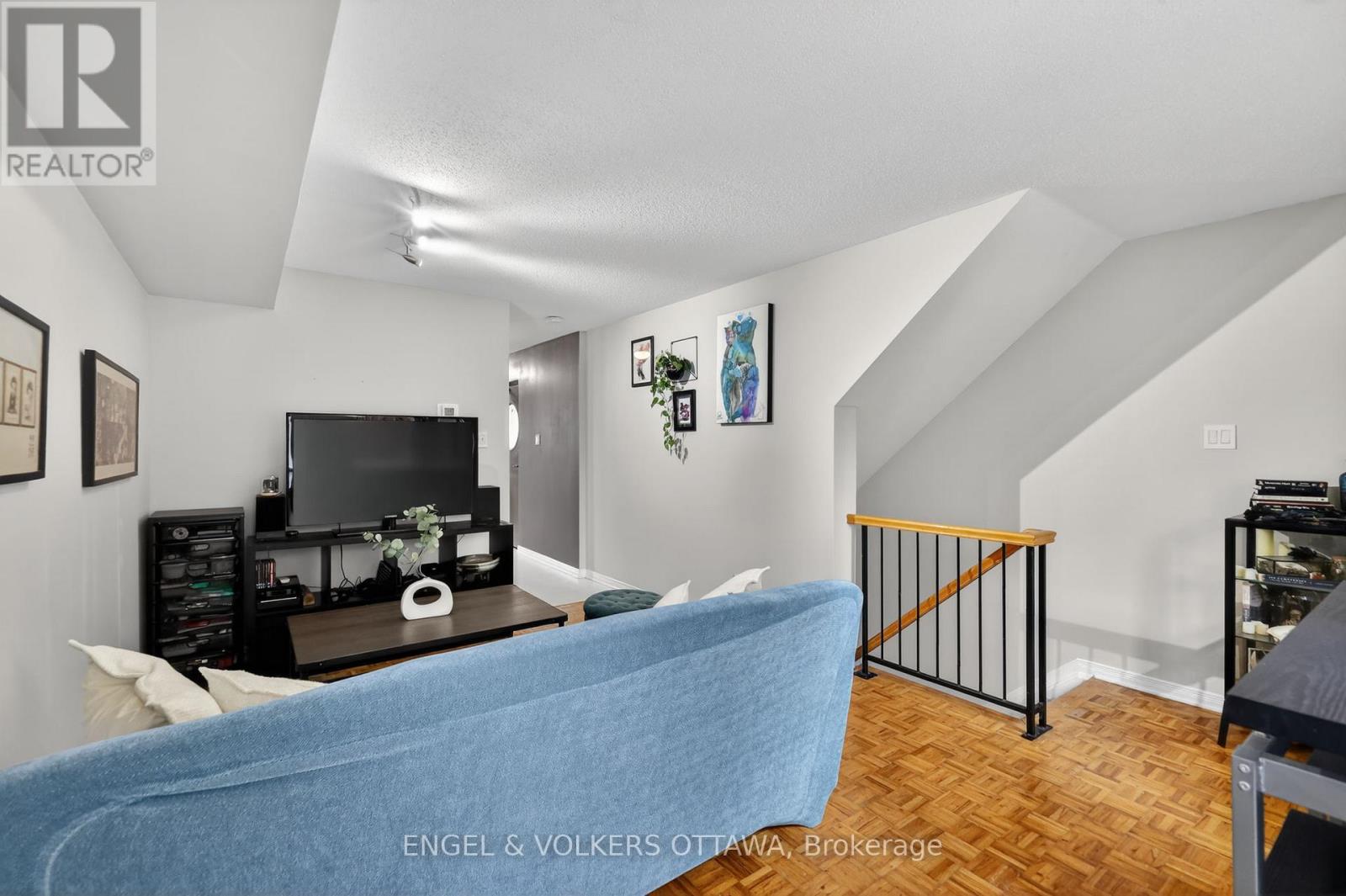 272 KING EDWARD AVENUE - 9