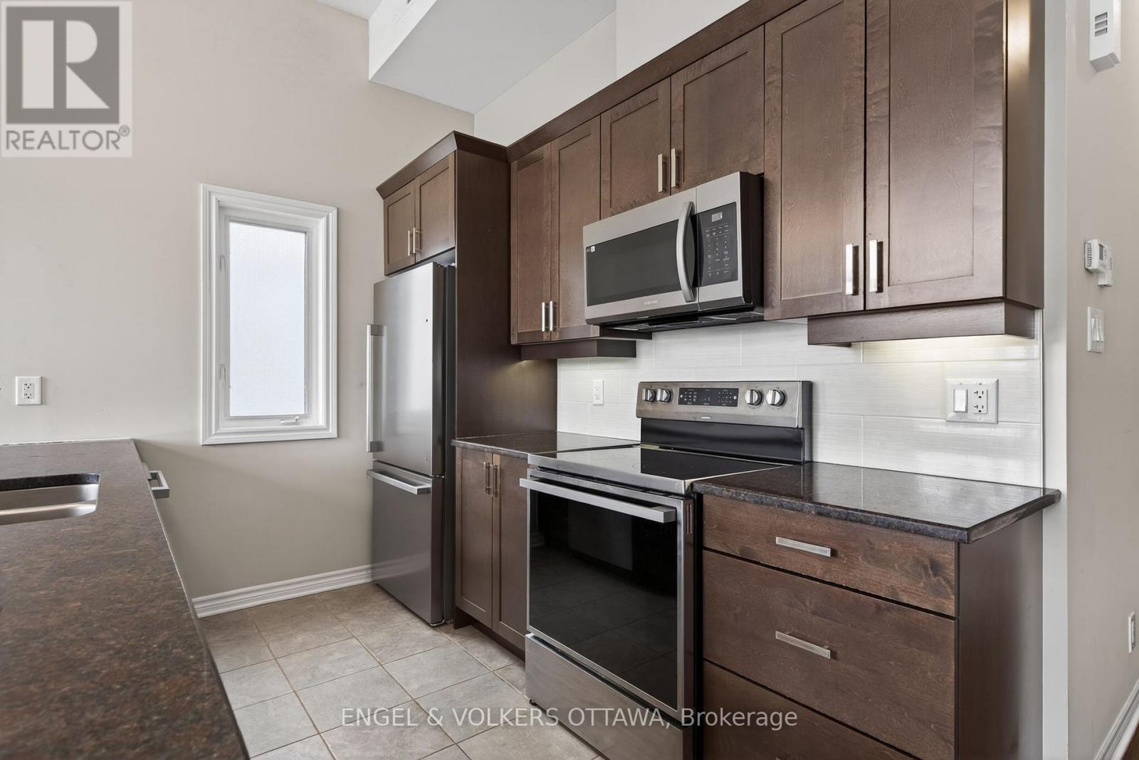 #52 119 POPLIN STREET - 12