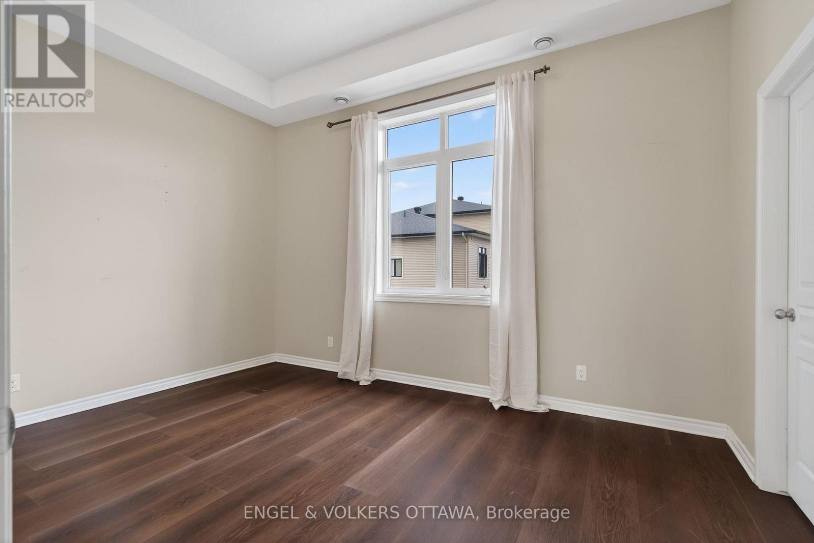 #52 119 POPLIN STREET - 18
