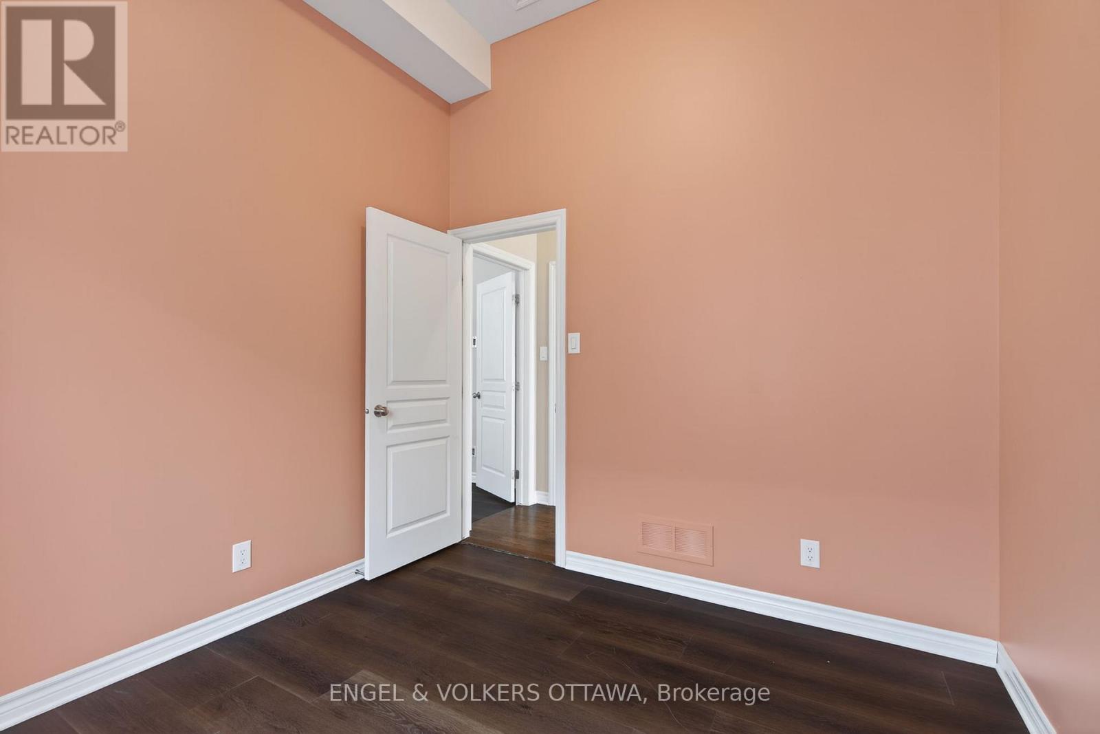#52 119 POPLIN STREET - 23