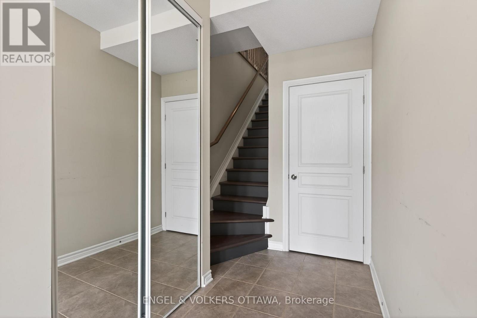 #52 119 POPLIN STREET - 5