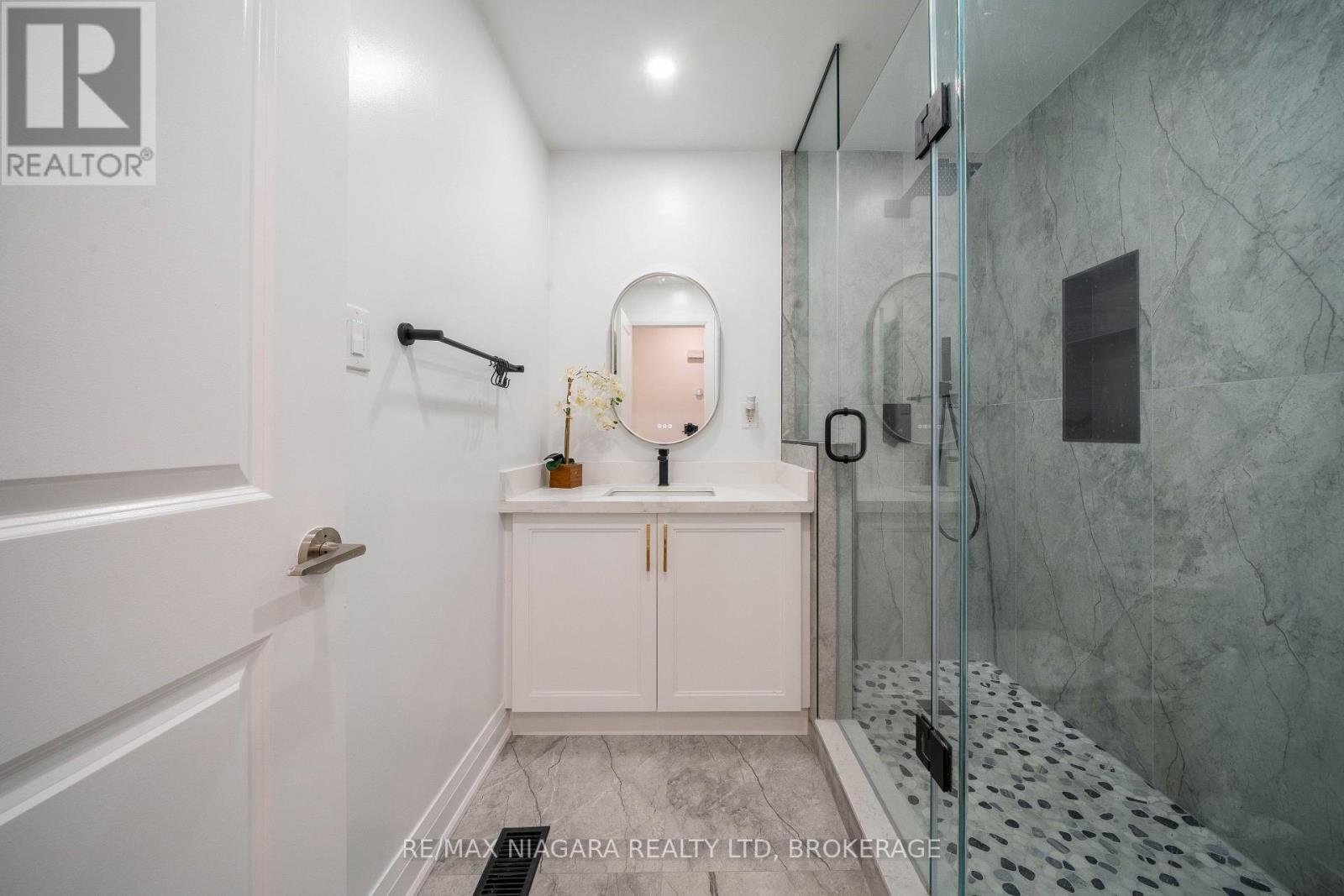 33 WEST FARMINGTON DRIVE - 20