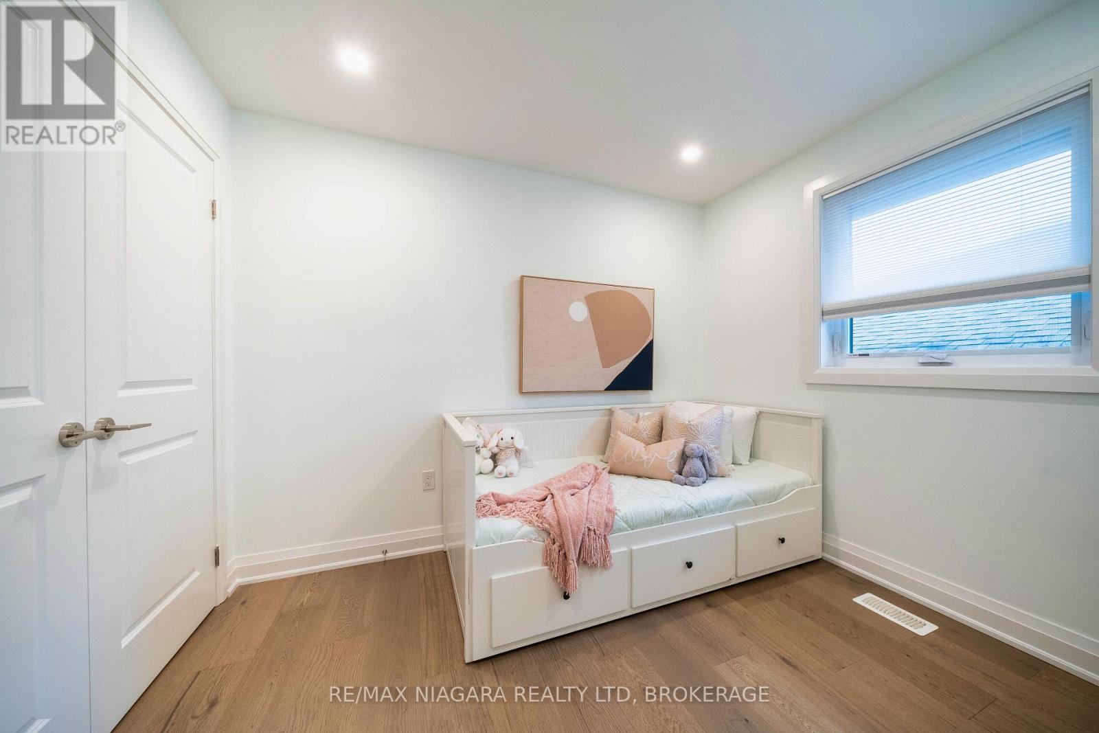 33 WEST FARMINGTON DRIVE - 23