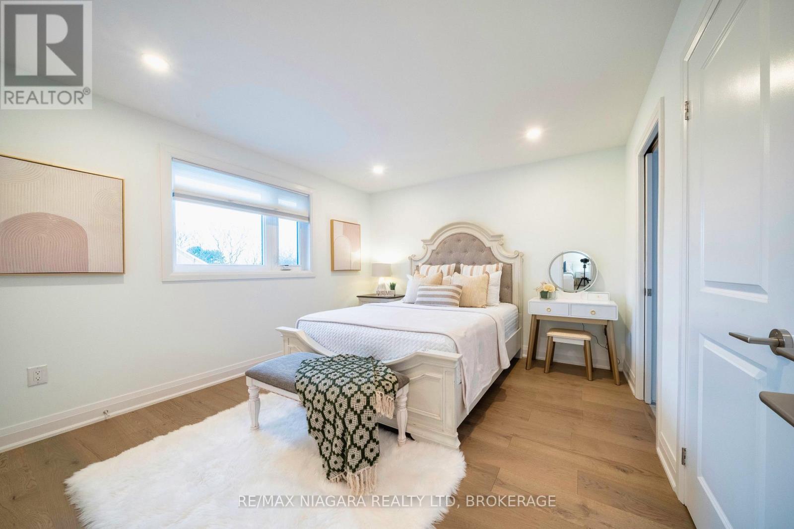 33 WEST FARMINGTON DRIVE - 24